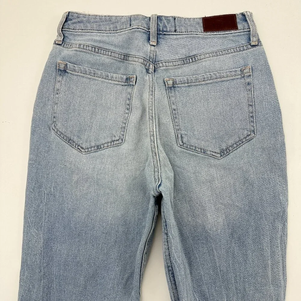 Hollister Ultra High‎ Rise Distressed Mom Jean WOmen's size 5 Short Blue Jeans